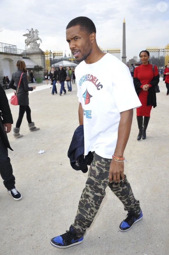 Le chanteur Frank Ocean au défilé de mode Valentino prêt-à-porter Automne-Hiver 2013/2014 à Paris. Le 5 mars 2013