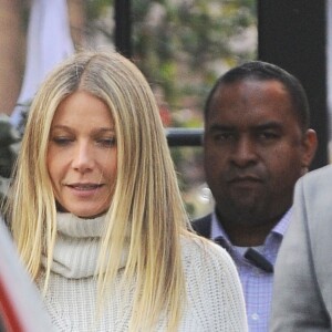 Gwyneth Paltrow se balade avec son petit ami Brad Falchuk dans les rues de Los Angeles, le 10 décembre 2016