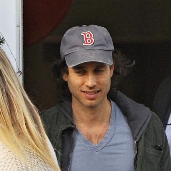 Gwyneth Paltrow se balade avec son petit ami Brad Falchuk dans les rues de Los Angeles, le 10 décembre 2016