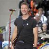 Chris Martin (Coldplay) chante sur le plateau de l'émission "Today" à New York le 14 mars 2016.