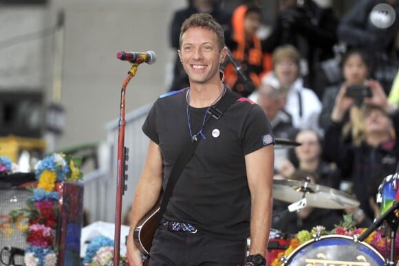 Chris Martin (Coldplay) chante sur le plateau de l'émission "Today" à New York le 14 mars 2016.