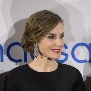 La reine Letizia d'Espagne assistait avec son époux le roi Felipe VI le 7 février 2017 au gala des 30 ans du quotidien espagnol économique Expansion, au Westin Palace à Madrid.