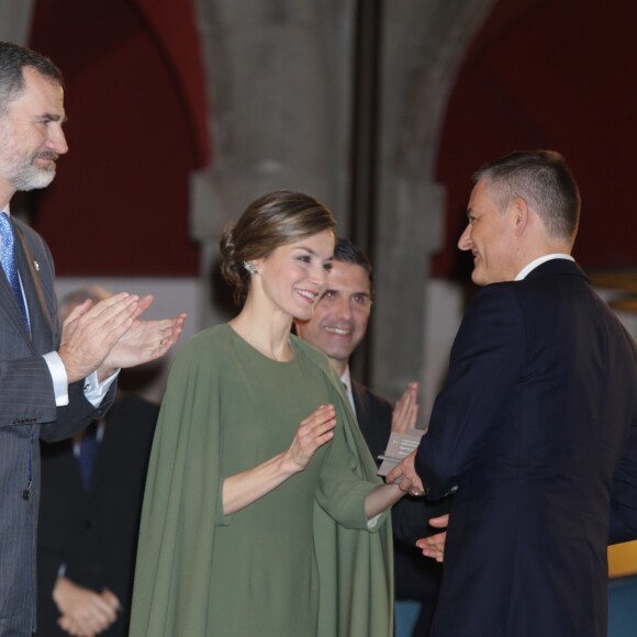 Le roi Felipe VI et la reine Letizia d'Espagne ont pris part à la remise des prix du concours pour l'innovation et le design 2016 à Madrid le 6 février 2017.