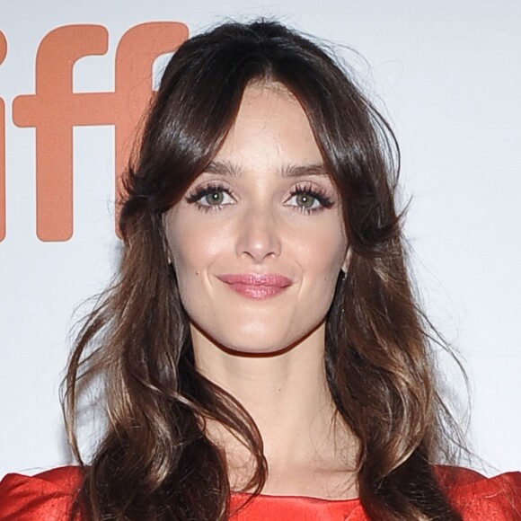 Charlotte Le Bon (habillée en Dior) au Festival International du Film à Toronto au Canada le 11 septembre 2016.