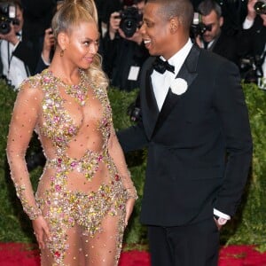 Beyoncé Knowles et son mari Jay-Z à la Soirée Costume Institute Gala 2015 (Met Ball) au Metropolitan Museum célébrant l'ouverture de Chine: à travers le miroir à New York, le 4 mai 2015.