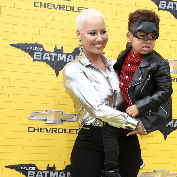 Amber Rose et son fils Sebastian Taylor Thomaz à la première de ‘'The LEGO Batman Movie' au théâtre Regency Village à Westwood, le 4 février 2017  The Lego Batman Movie held at The Regency Village Theatre in Westwood, California on 2/4/17.04/02/2017 - Los Angeles
