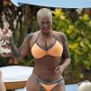 Exclusif - Prix Spécial - No Web - Amber Rose se relaxe au bord d'une piscine à Honolulu à l'occasion de son séjour sur l'île pour l'ouverture du club Encore à Honolulu le 28 janvier 2017  Amber Rose lounges poolside in Honolulu, Hawaii on January 28, 2017. Amber touched down in Honolulu on Thursday as she'll be making a guest appearance alongside DJ Tori Brixx and Nick Cannon for Hawaii's grand opening of club Encore.28/01/2017 - Honolulu