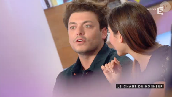 L'humoriste Kev Adams révèle avoir dragué Joyce Jonathan par le passé et s'être pris un vent. Emission "C à vous" sur France 5, le 10 février 2016.