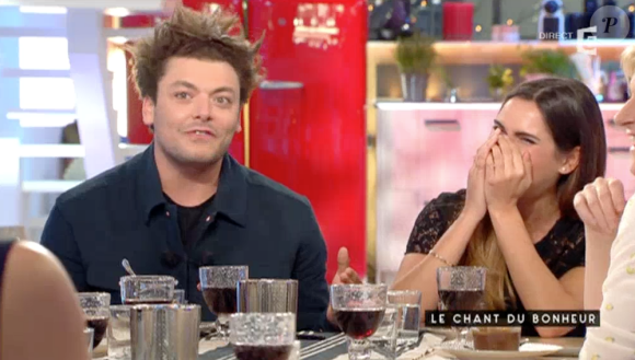 Kev Adams révèle avoir dragué Joyce Jonathan et s'être pris un vent. Emission "C à vous" sur France 5, le 10 février 2016.