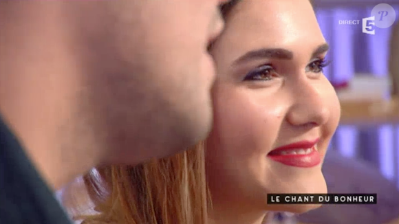 Kev Adams révèle avoir dragué la chanteuse Joyce Jonathan par le passé et s'être pris un vent. Emission "C à vous" sur France 5, le 10 février 2016.