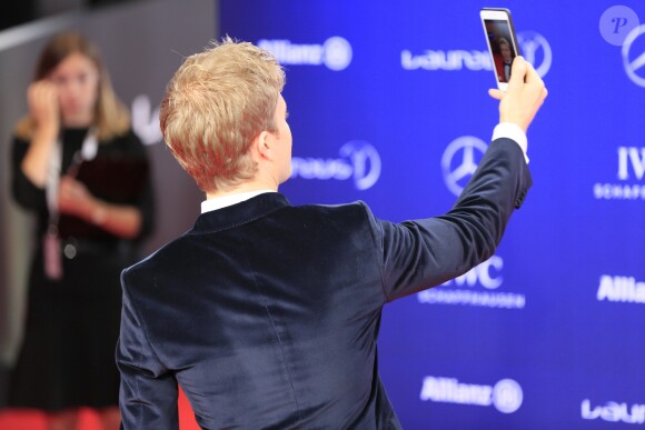 Nico Rosberg fait un selfie - Soirée des Laureus World Sport Awards 2017 à Monaco le 14 février 2017.  Laureus 2017 World Sports Awards red carpet in Monaco on february 14, 2017.14/02/2017 - Monte Carlo