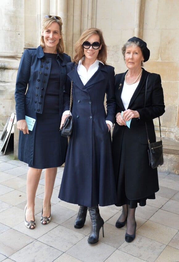 Santa Montefiore (née Palmer Tomkinson), sa soeur Tara Palmer Tomkinson et leur mère Patti Palmer Tomkinson lors de la messe en hommage à Sir David Frost en l'Abbaye de Westminster à Londres, le 13 mars 2014.