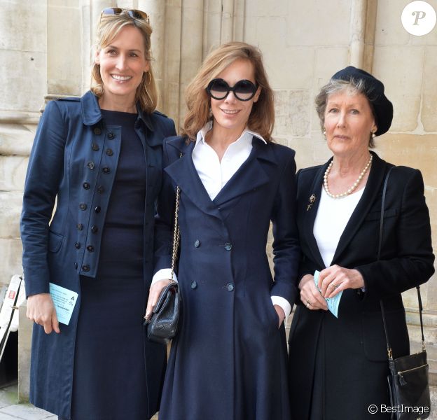 Santa Montefiore (née Palmer Tomkinson), sa soeur Tara Palmer Tomkinson et leur mère Patti Palmer Tomkinson lors de la messe en hommage à Sir David Frost en l'Abbaye de Westminster à Londres, le 13 mars 2014.