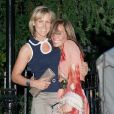  Tara Palmer-Tomkinson et sa soeur Santa Montefiore lors de la fête d'été annuelle organisée par sir David Frost, le 2 juillet 2009 à Londres. 