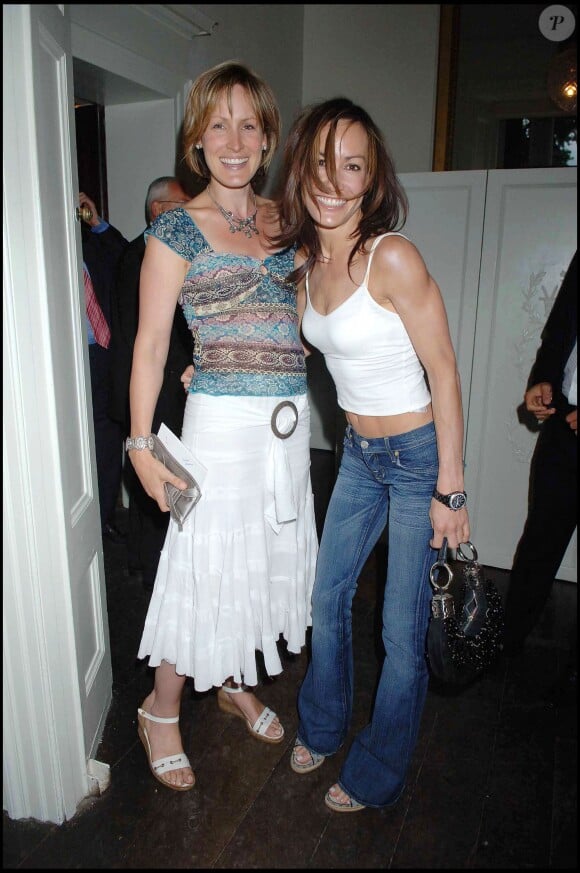 Tara Palmer-Tomkinson et sa soeur Santa Montefiore lors de la fête d'été du magazine Tatler en juin 2005 à Londres.