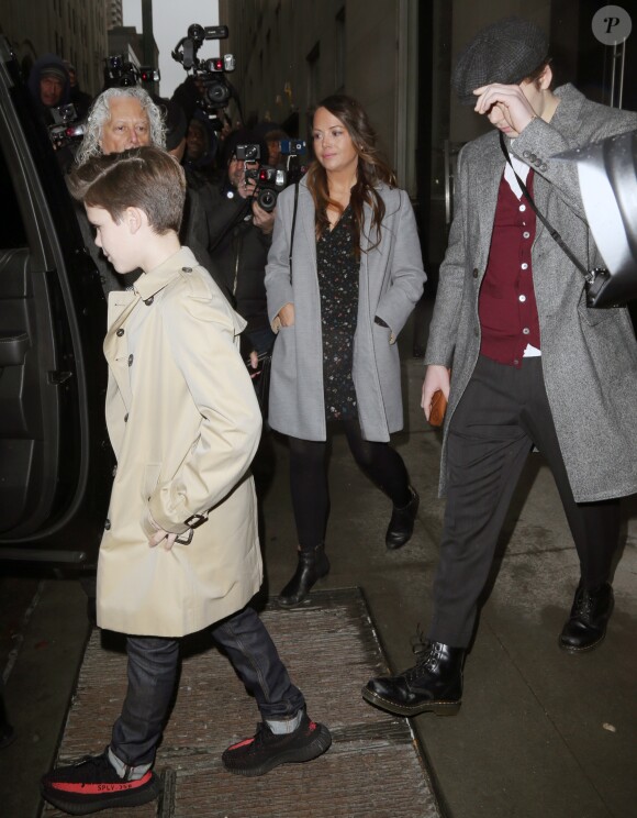 Brooklyn et Cruz - David Beckham en famille avec ses enfants à New York le 12 février 2017