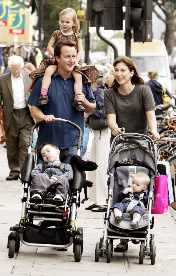 David Cameron, sa femme Samantha et leurs 3 enfants : Nancy, Ivan et Arthur. Londres, le 30 septembre 2006.