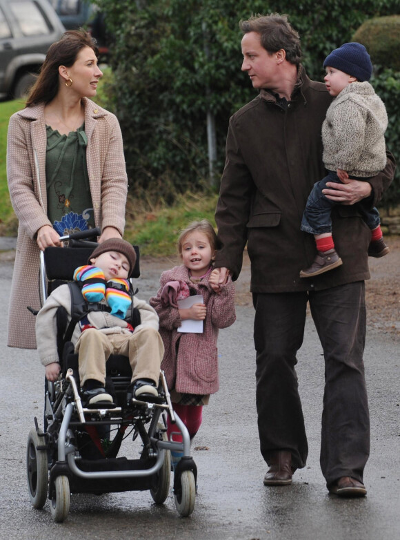 Conservative Party Leader David Cameron walks throught the village of Chadlington near Oxfordshire home after officially starting the Chadlington 'Fun Run' with his wife Samantha and children Ivan, Nancy and Elwen. Chadlington, UK, on December 27, 2007. Photo by Stefan Rousseau/PA Photos/ABACAPRESS.COM29/12/2007 - 