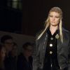 Candice Swanepoel au Défilé de mode Givenchy collection prêt-à-porter Automne Hiver 2016/2017 lors de la fashion week à Paris, le 6 mars 2016. © Olivier Borde/Bestimage