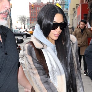 Kim Kardashian quitte l'hôtel Mercer lors de la fashion week de New York le 14 février 2017.