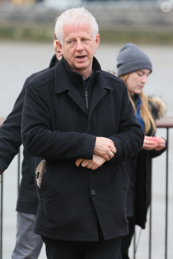 Le réalisateur Richard Curtis sur le tournage de "Love Actually 2" 14 ans après le premier volet à l'extérieur de la Tate Gallery à Londres le 16 février 2017.