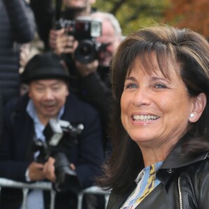 Anne Sinclair - Arrivées au défilé de mode "Chanel", collection prêt-à-porter printemps-été 2016, à Paris. Le 6 octobre 2015.