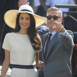 George Clooney et sa femme Amal Alamuddin quittent le palais de Ca Farsetti à Venise, le 29 septembre 2014