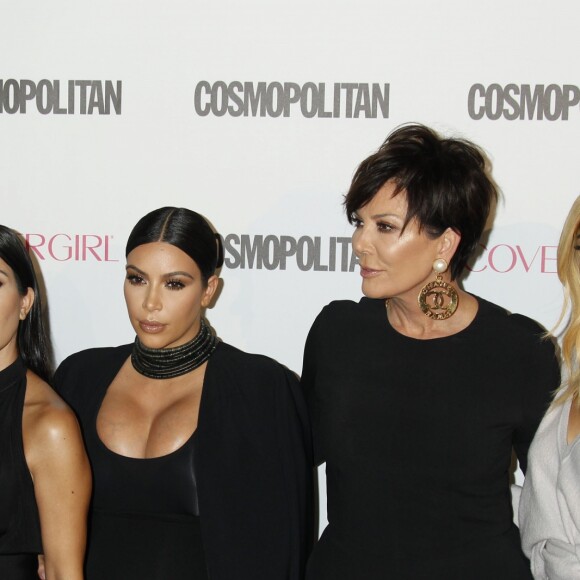 Kris Jenner entourée de ses filles Khloé Kardashian, Kourtney Kardashian, Kim Kardashian, enceinte, Kylie Jenner à la soirée du 50ème anniversaire de la revue féminine ‘Cosmopolitan' au Ysabel à West Hollywood, le 12 octobre 2015.
