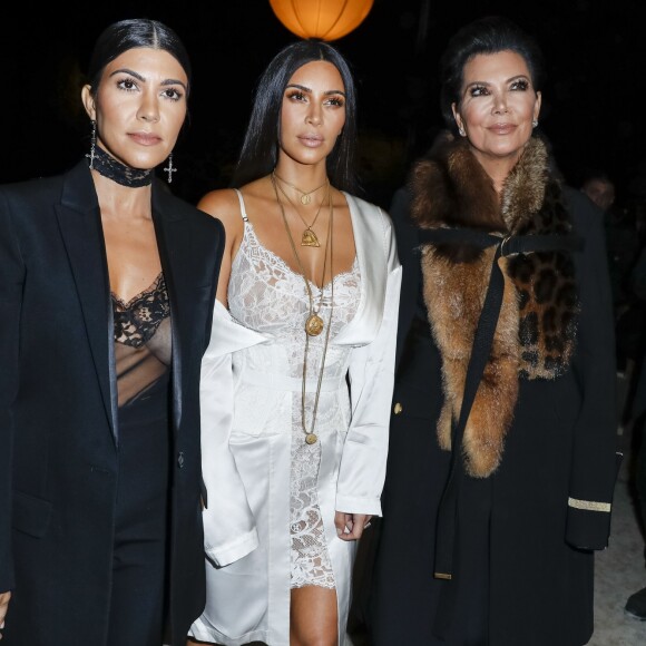 Kourtney Kardashian, Kim Kardashian et leur mère Kris Jenner au défilé de mode "Givenchy", collection prêt-à-porter Printemps-Eté 2017 lors de la Fashion Week de Paris, France, le 2 October 2016. © Olivier Borde/Bestimage
