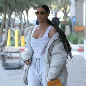 Kim Kardashian est allée déjeuner avec sa mère Kris Jenner, sa soeur Kourtney et sa fille Penelope à Calabasas, le 22 février 2017