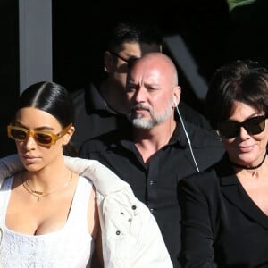 Kim Kardashian est allée déjeuner avec sa mère Kris Jenner, sa soeur Kourtney et sa fille Penelope à Calabasas, le 22 février 2017