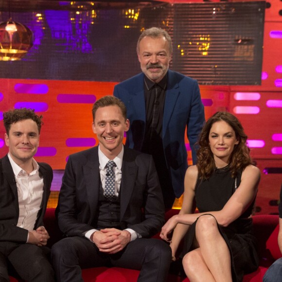 Graham Norton avec Daniel Radcliffe, Joshua McGuire, Tom Hiddleston, Ruth Wilson et Ricky Gervais lors du tournage du Graham Norton Show aux The London Studios, le 15 février 2017.