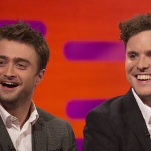 Daniel Radcliffe et Joshua McGuire lors du tournage du Graham Norton Show aux The London Studios, le 15 février 2017.