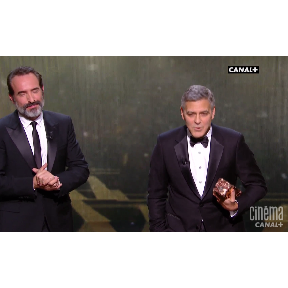 Jean Dujardin et George Clooney pendant les César 2017.
