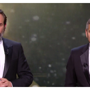 Jean Dujardin et George Clooney pendant les César 2017.