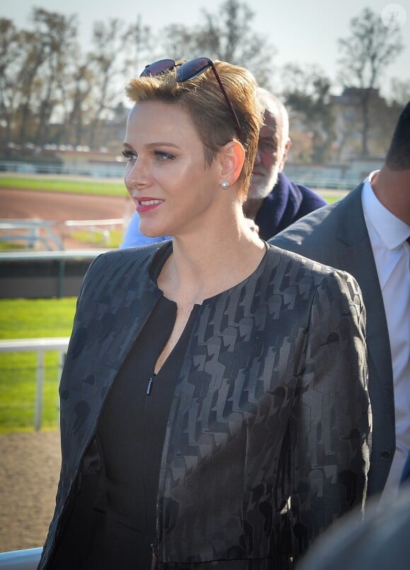 La princesse Charlene de Monaco assiste au premier "Charity Mile" - une course hippique caritative rebaptisée Prix princesse Charlene de de Monaco à l'hippodrome de la Côte d'Azur de Cagnes-sur-mer le 25 février 2017.