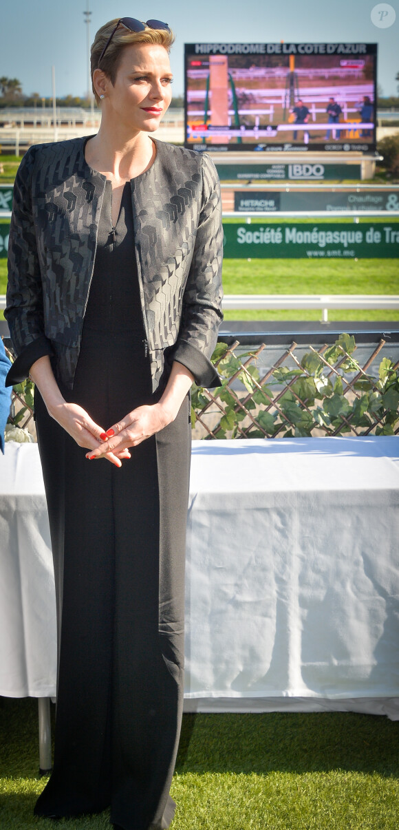 La princesse Charlene de Monaco assiste au premier "Charity Mile" - une course hippique caritative rebaptisée Prix princesse Charlene de de Monaco à l'hippodrome de la Côte d'Azur de Cagnes-sur-mer le 25 février 2017.
