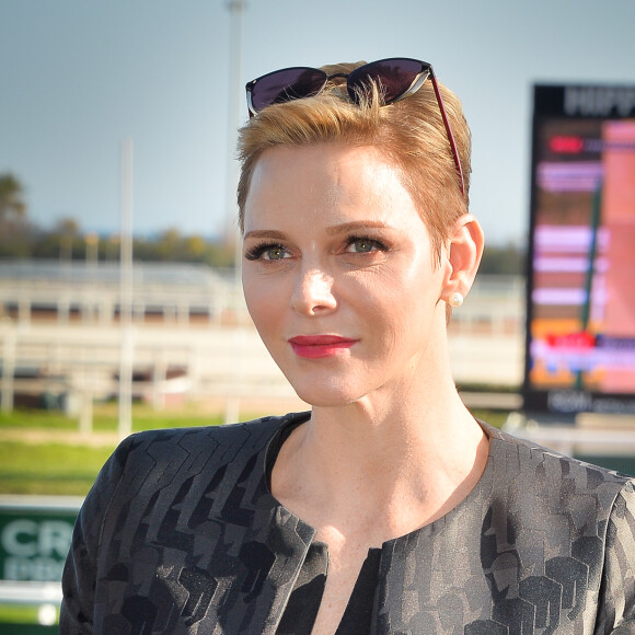 La princesse Charlene de Monaco assiste au premier "Charity Mile" - une course hippique caritative rebaptisée Prix princesse Charlene de de Monaco à l'hippodrome de la Côte d'Azur de Cagnes-sur-mer le 25 février 2017.
