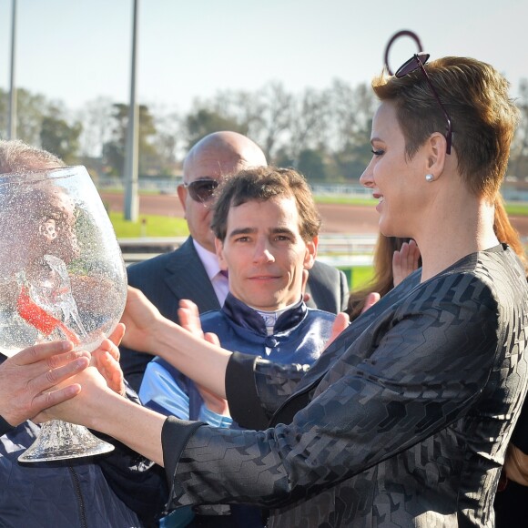 La princesse Charlene de Monaco assiste au premier "Charity Mile" - une course hippique caritative rebaptisée Prix princesse Charlene de de Monaco à l'hippodrome de la Côte d'Azur de Cagnes-sur-mer le 25 février 2017.