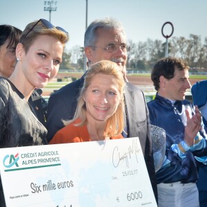 La princesse Charlene de Monaco assiste au premier "Charity Mile" - une course hippique caritative rebaptisée Prix princesse Charlene de de Monaco à l'hippodrome de la Côte d'Azur de Cagnes-sur-mer le 25 février 2017.