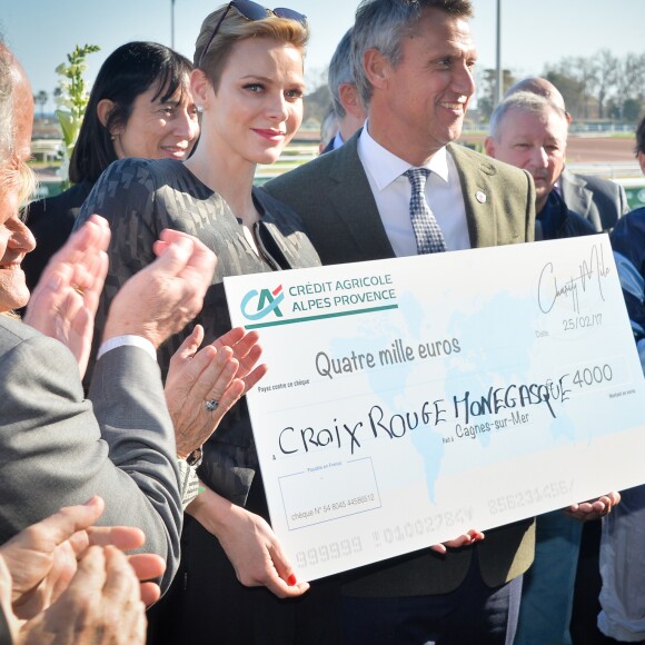 La princesse Charlene de Monaco assiste au premier "Charity Mile" - une course hippique caritative rebaptisée Prix princesse Charlene de de Monaco à l'hippodrome de la Côte d'Azur de Cagnes-sur-mer le 25 février 2017.
