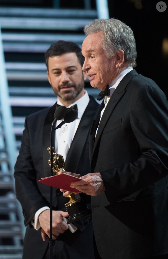Jimmy Kimmel et Warren Beatty (Warren explique au public sa terrible erreur) -  89ème cérémonie des Oscars au Hollywood & Highland Center à Hollywood, le 26 février 2017 © Ampas/AdMedia via Zuma/Bestimage