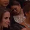 Chrissy Teigen (en haut à droite) s'offrant une petite sieste sur l'épaule de son mari John Legend en plein milieu de la cérémonie des Oscars le 26 février 2017