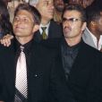 George Michael et Kenny Goss au défilé Versace à Paris le 9 juillet 2002
