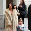 Exclusif - Kim Kardashian est allée déguster des friandises et des glaces à ‘Sloan's Homemade Ice Cream' avec sa soeur Kourtney Kardashian et sa fille Penelope à Topanga. Les deux soeurs portent des manteaux en fourrure. Kim fait des selfies avec des fans dans la rue. Le 27 février 2017