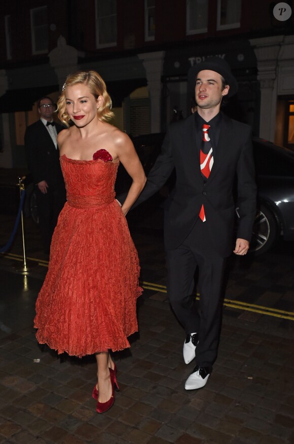 Sienna Miller et Tom Sturridge - Soirée d'anniversaire de Mario Testino sur le thème de "Gatsby le Magnifique" à Londres le 29 octobre 2014.