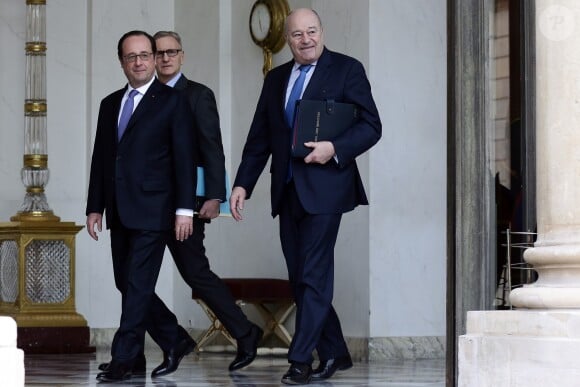 François Hollande, président de la République, André Vallini, secrétaire d'Etat chargé des relations avec le Parlement et Jean-Michel Baylet, ministre de l'aménagement du territoire, de la ruralité et des collectivités territoriales  lors de la sortie du conseil des ministres au palais de l'Elysée à Paris, le 8 février 2017.