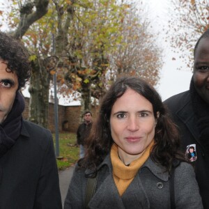 Mohamed Ulad-Mohand, Mazarine Pingeot et le président de SOS Racisme Fodé Sylla lors des obsèques de Danielle Mitterrand le 26 novembre 2011