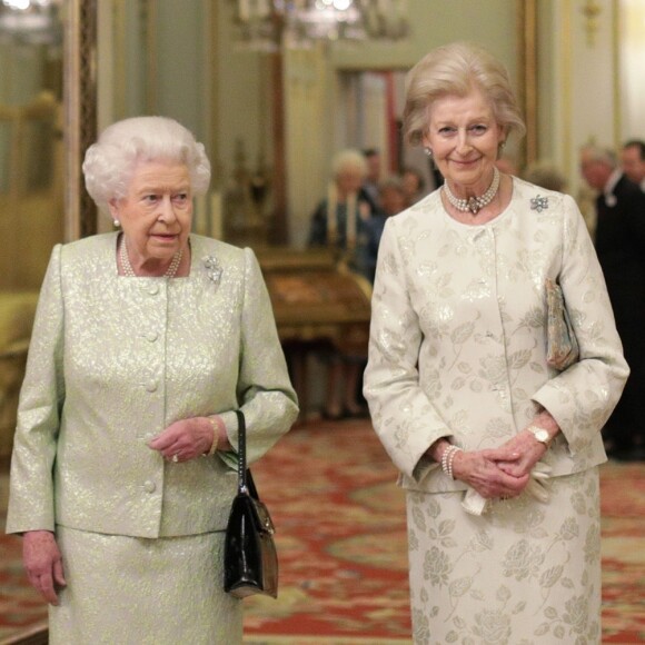 La princesse Alexandra de Kent et la reine Elizabeth II le 29 novembre 2016 à Buckingham Palace lors d'une réception organisée par la monarque en l'honneur du 80e anniversaire de sa cousine et de ses patronages.