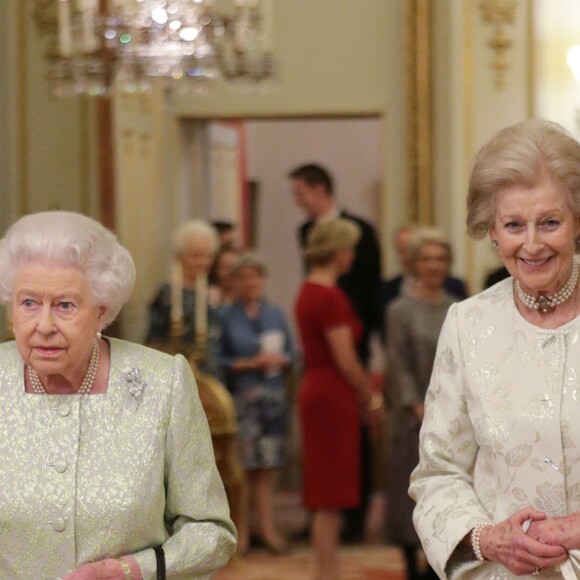 La princesse Alexandra de Kent et la reine Elizabeth II le 29 novembre 2016 à Buckingham Palace lors d'une réception organisée par la monarque en l'honneur du 80e anniversaire de sa cousine et de ses patronages.